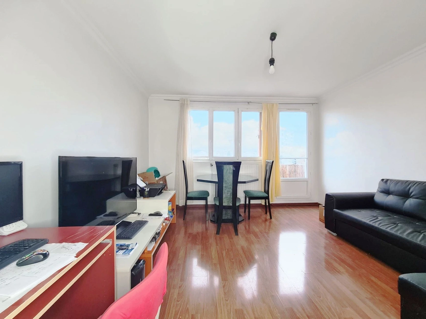 Appartement vendu avenue de la Maréchale à Le Plessis-Trévise par Matthieu Azincourt et Wendy Gonçalves iad France